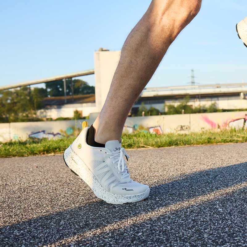 Läufer in Addict Pro-R in Perle in Abstoßphase