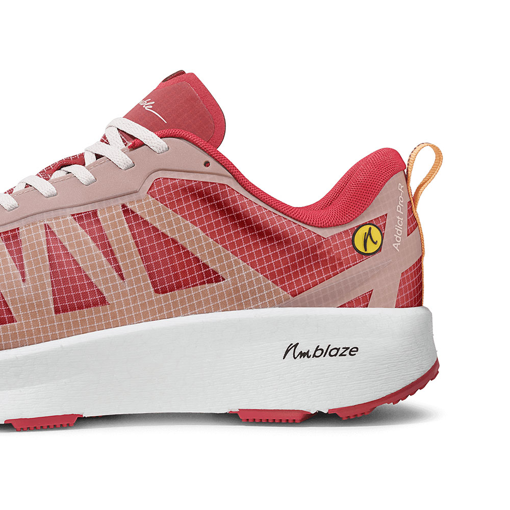 Der Absatz und die Sohle mit nmblBlaze Mittelsohle des Joe Nimble Addict Pro-R Laufschuh in Rot